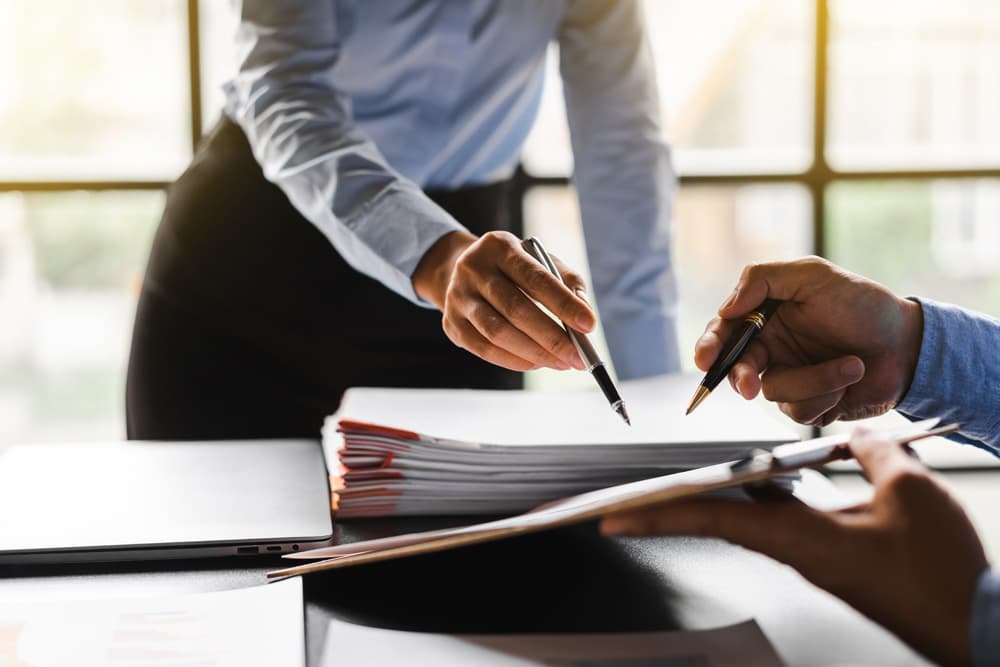 Normativas clave para la gestión y destrucción de documentos con Desdocon